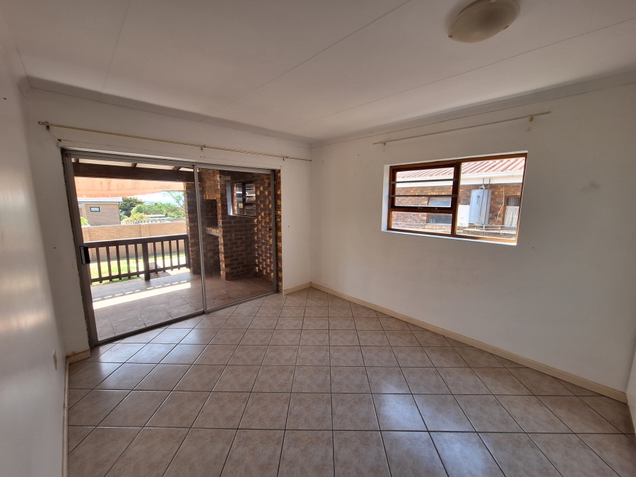 3 Bedroom Property for Sale in Wavecrest Eastern Cape